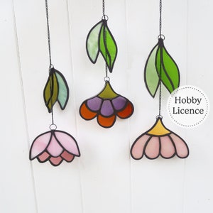 Flower Drop Suncatcher Stained Glass Pattern, Stained Glass Patterns, Botanical Stained Glass, Flower Stained Glass Suncatcher