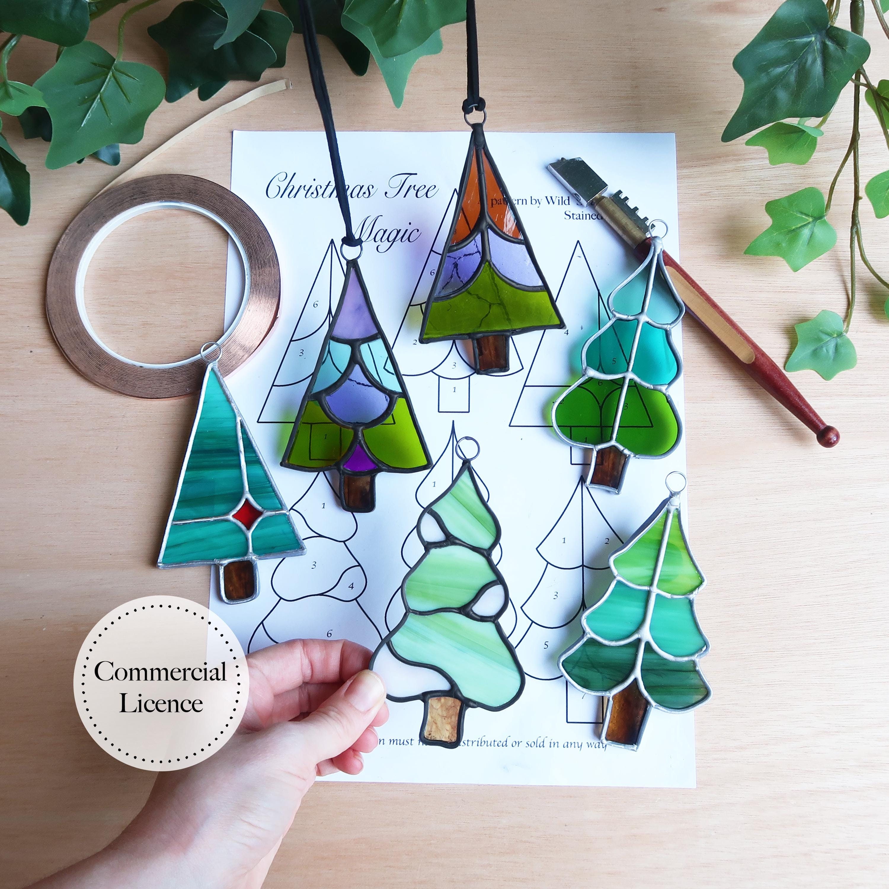 クリスマスツリーオーナメントのステンドグラスパターン、初心者向け