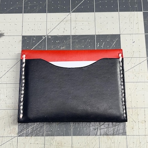 Cartera para tarjetas con dos bolsillos en rojo, azul y blanco