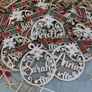 Custom Christmas baubles with name, CHRISTMAS gift tags, wood snowflake decoration,  wood Christmas Decor, Christmas tree pendant
