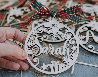 Custom Christmas baubles with name, CHRISTMAS gift tags, wood snowflake decoration,  wood Christmas Decor, Christmas tree pendant