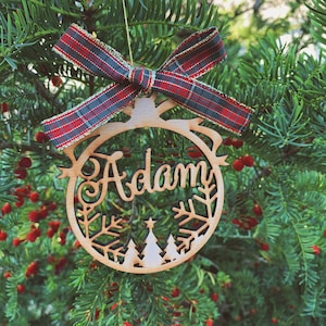 Custom Christmas baubles with name, CHRISTMAS gift tags, wood snowflake decoration,  wood Christmas Decor, Christmas tree pendant