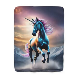 Sherpa Fleece Blanket, Majestic unicorn fantasy illustartion