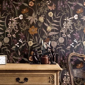 Carta da parati botanica Moody Maximalist / Camera da letto e bagno con motivi floreali tenui / Carta da parati staccabile e preincollata / Vintage Wildflower Dark Academia