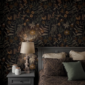 Carta da parati botanica soffusa e malinconica / Camera da letto e bagno con fiori di campo vintage / Bastoncino staccabile e preincollato / Academia Maximalist scura e terrosa