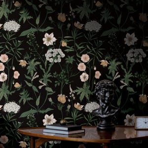 Carta da parati Moody Botanical / Camera da letto e bagno massimalista con fiori selvatici neri / Carta da parati rimovibile Peel and Stick Preincollata Floral Dark Academia