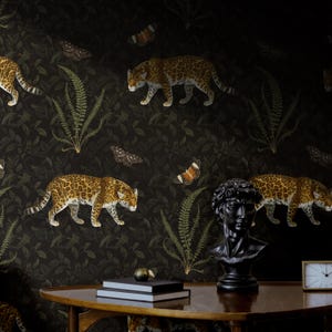 Dunkle Vintage Leopard Tapete | Stimmungsvoll Maximalist Schlafzimmer Badezimmer Bibliothek | Abnehmbar, Peel and Stick, Prepasted | Wald Farn Blatt Dschungel