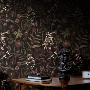 Carta da parati botanica Moody Black / Camera da letto e bagno floreale vintage / Carta da parati staccabile e preincollata / Dark Academia Wildflower Maximalist