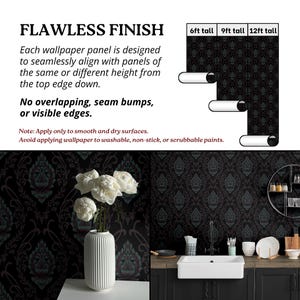Puede incluir: Papel tapiz damasco negro y turquesa con un jarr&oacute;n blanco de flores delante. El papel tapiz se muestra en un entorno de cocina con gabinetes negros y un fregadero blanco. El texto "FLAWLESS FINISH" est&aacute; en la parte superior de la imagen. El texto "Each wallpaper panel is designed to seamlessly align with panels of the same or different height from the top edge down. No overlapping, seam bumps, or visible edges." est&aacute; debajo de la imagen. El texto "Note: Apply only to smooth and dry surfaces. Avoid applying wallpaper to washable, non-stick, or scrubbable paints." est&aacute; en la parte inferior de la imagen.