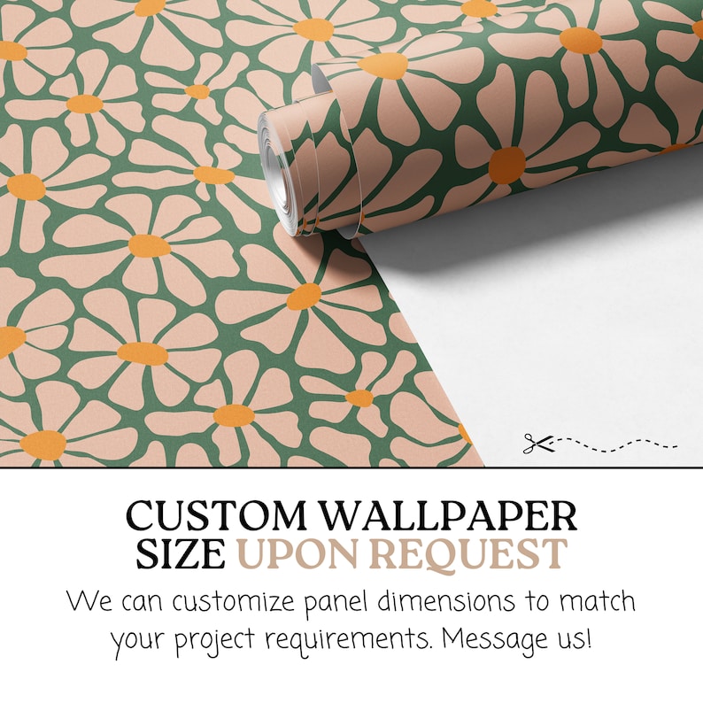 K&ouml;nnte beinhalten: Eine Rolle Tapete mit einem sich wiederholenden Muster aus stilisierten rosa und gr&uuml;nen Blumen mit orangefarbenen Zentren. Der Text "CUSTOM WALLPAPER SIZE UPON REQUEST" befindet sich am unteren Rand des Bildes. Wir k&ouml;nnen die Abmessungen der Paneele an Ihre Projektanforderungen anpassen. Kontaktieren Sie uns!"