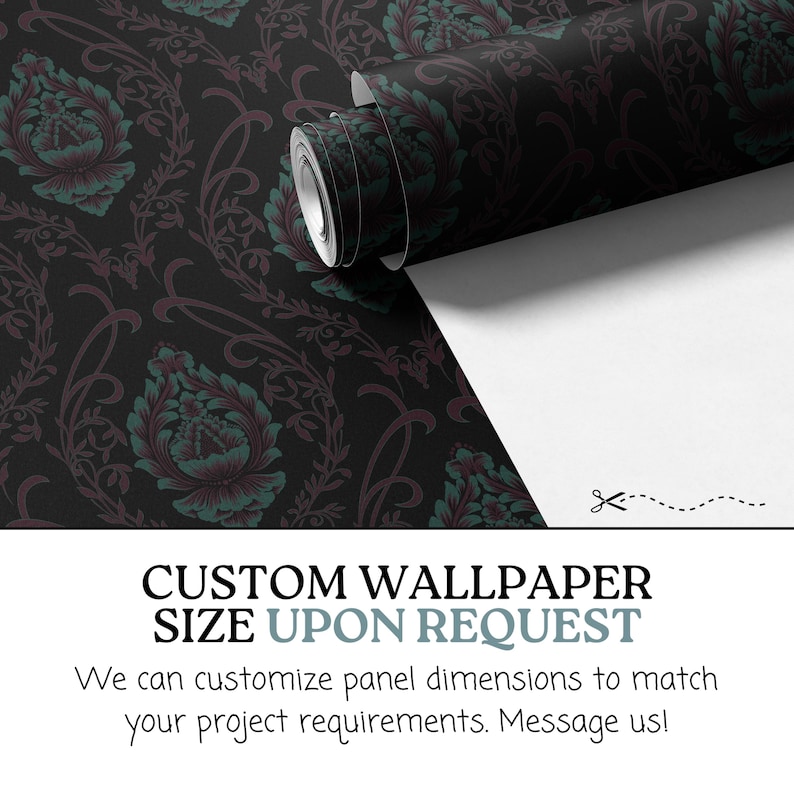 Puede incluir: Un rollo de papel tapiz negro con un patr&oacute;n repetitivo de dise&ntilde;os florales en verde azulado y burdeos. El texto "CUSTOM WALLPAPER SIZE UPON REQUEST" se muestra debajo de la imagen. Podemos personalizar las dimensiones del panel para que coincidan con los requisitos de su proyecto. &iexcl;Cont&aacute;ctenos!