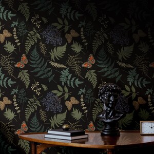 Carta da parati Moody Black Botanical, farfalla scura, Cottagecore, camera da letto, bagno / carta da parati rimovibile Peel Stick / carta da parati Vintage Forest Wildflower