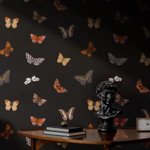 Moody Black Butterfly Wallpaper | Vintage Schlafzimmer Badezimmer | Abnehmbarer Peel Stick Vorgeklebte Dark Academia Gothic Skurrile Tapete