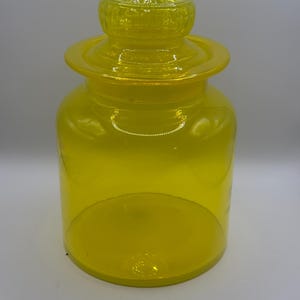 Vintage Takahashi Yellow Glass Apothecary Jar with Daisy Lid – 1960s Retro Kitchen Canister – Made in Japan