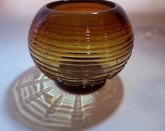 Bol de cristal ámbar soplado a mano de mediados de siglo, jarrón de cristal artístico con efecto degradado, estilo bohemio escandinavo, bol vintage con textura acanalada.