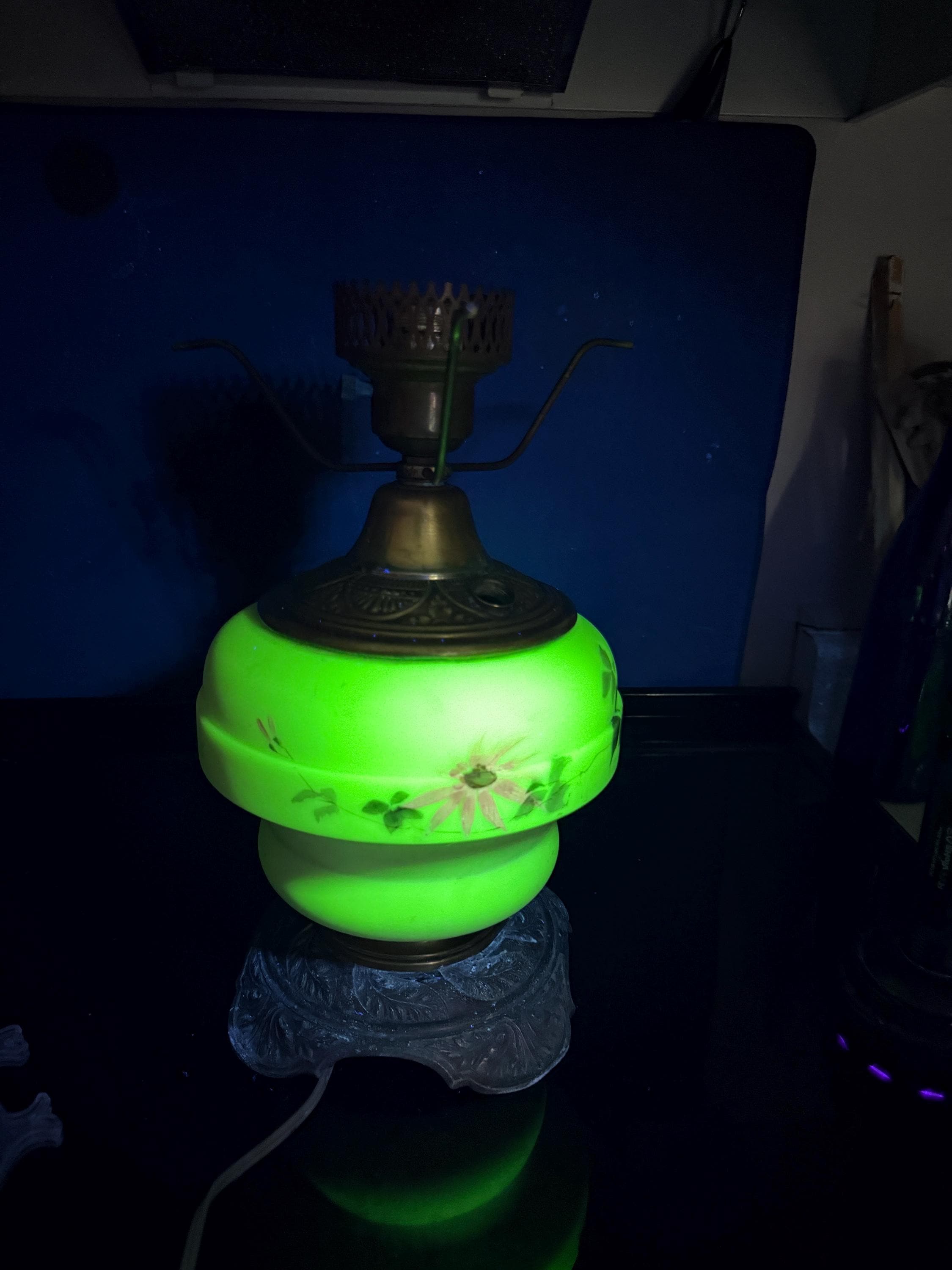Gone with the Wind Converted to Electric, Vtg Kerosene Table Lamp, Uranium Custard Glass & Brass, Hand Painted ~ Needs Shade