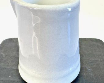 Jarra de crema de cerámica artística Jackson Custom China vintage, gris/blanco, 2" T