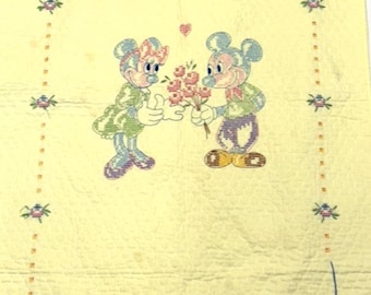 Manta de bebé vintage de Mickey y Minnie Mouse bordada a mano en punto de cruz, 1957
