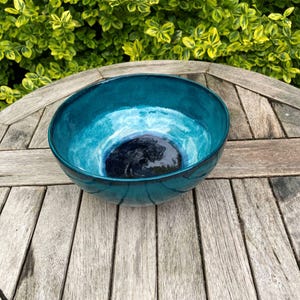 Grote keramische kom, Midnight Tide, handgemaakt aardewerk.