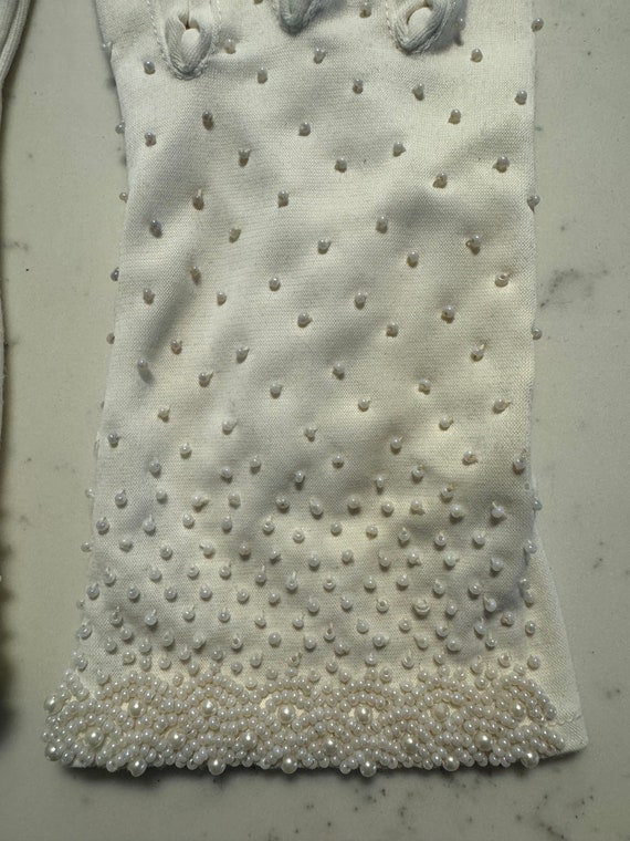 Midcentury women’s white cotton detail  beaded gl… - image 3