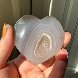 Druzy Agate Heart Carving, Gray Agate Heart Carving, Polished Agate Crystal Heart, Druzy Agate Heart, Natural Agate Heart Carving