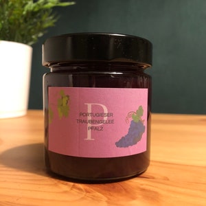 Homemade grape jelly I Portuguese