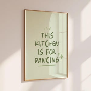 Stampa "This Kitchen is for Dancing", arte murale da cucina disegnata a mano con acquerello, arredamento per la casa boho verde salvia, poster alla moda per appartamento universitario retrò
