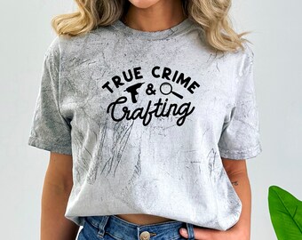 True Crime en Crafting Sweatshirt, Crime Shows Sweatshirt, Crime Scenes Shirt, Murder Shows Shirt, Murder Show Fan Gift, True Crime Shows