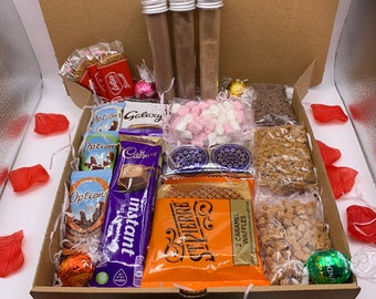 Hot Chocolate Hamper Boxes - Ideal gift for Christmas, Birthdays, Cosy nights, Thinking of you, Leaving Gift, Camping, Sleepovers!