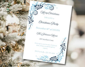 Könnte beinhalten: Eine weiße Weihnachtsparty-Einladung mit blauen Blumen- und Ornament-Designs. Der Text lautet "Merry Christmas, Join us for a Christmas Party, December 18th at 7:00 PM, The Johnson House, 222 Anywhere Lane." Die Einladung befindet sich vor einem verschwommenen Weihnachtsbaumhintergrund.