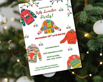 以下が含まれることがあります： 「Ugly Sweater Party!」のテキストが入った白い招待状。カラフルなセーターのイラストとストリングライトが特徴です。招待状には日付、時間、場所、RSVP情報が含まれています。カードは雪の結晶とクリスマスツリーの画像で飾られています。