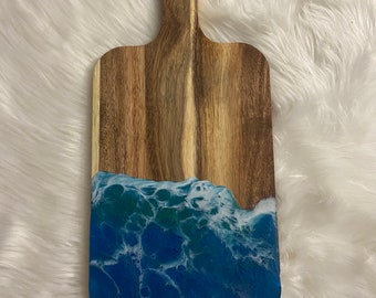 Tagliere in legno di acacia e resina oceanica: tagliere per salumi costieri