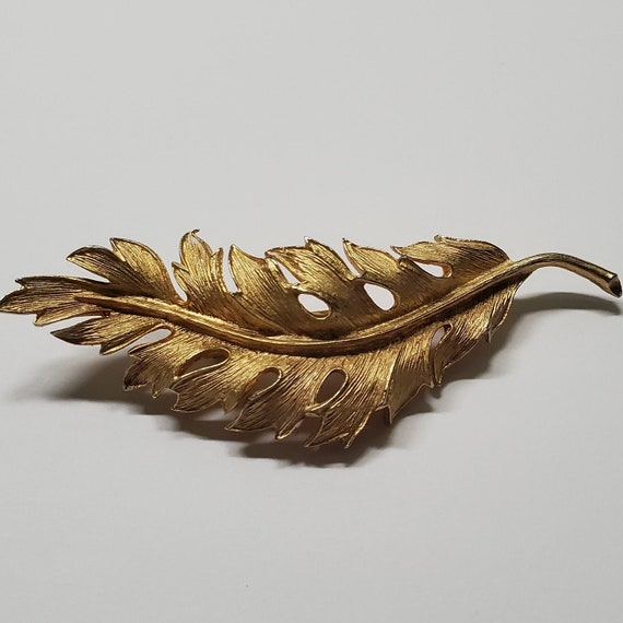 Broche Dorée Signée Coro En Forme De Feuille - Vintage, Occasion - Bijou Ancien