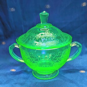 Vintage Hazel-Atlas Florentine #1 Poppy Green Depression Glass Sugar Bowl with Lid