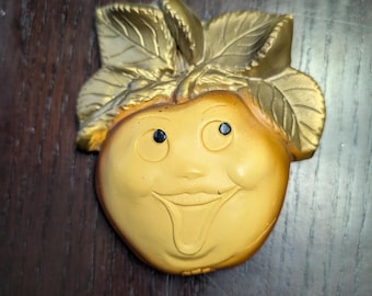 Vintage Chalkware Apple Wall Plaque | Retro Anthropomorphic Fruit Face Kitsch Kitchen Decor | Mid Century Smiling Plaster Art