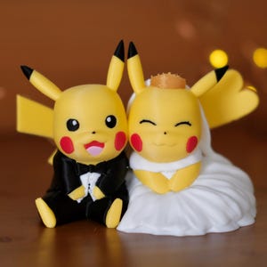 Anpassen Pikachu Hochzeitstorte Topper | Jubiläum, Hochzeitsandenken, Hochzeitsgeschenk, Zeichen der Liebe | Durchgefärbt