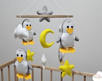 Personalisierter Pinguin Baby Mobile: Handgemachte Filz-Dekoration fürs Kinderzimmer