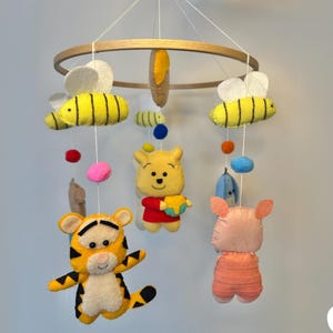 Personalized Winnie the Pooh Baby Mobile, Handmade Baby Mobile with Cute Animals, Bees Baby Mobile, Baby Room Decor, Baby Shower Gift