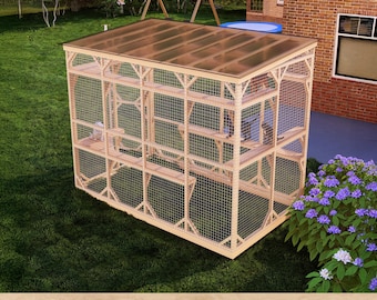 Puede incluir: Un catio de madera con techo de metal y lados de malla metálica. El catio tiene varios niveles con plataformas y una rampa. El catio tiene 1,83 metros de ancho y 3,05 metros de largo. El texto "CATIO PLANS 6X10 FT" está impreso en el suelo delante del catio.