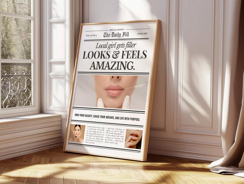 Puede incluir: Un p&oacute;ster enmarcado con el titular "Local girl gets filler LOOKS & FEELS AMAZING." El p&oacute;ster presenta un primer plano de los labios de una persona y una aguja. El p&oacute;ster est&aacute; apoyado contra una pared blanca y una ventana.