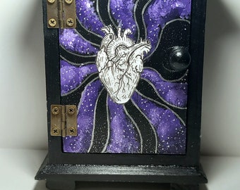 Hand-painted jewelry box | Jewelery cabinet, anatomical heart, galaxy box
