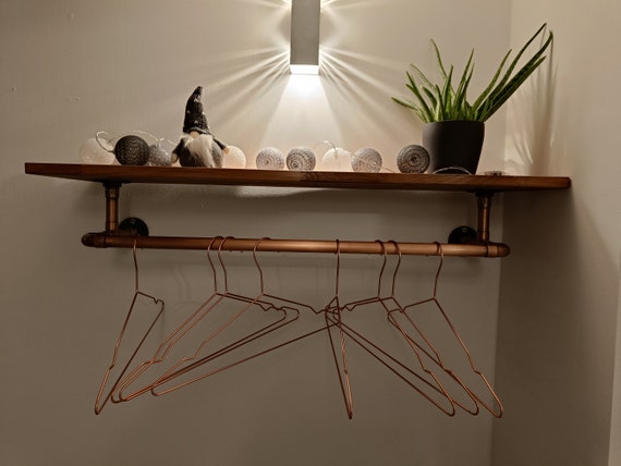Perchero artesanal hecho de tubo de cobre y tabla de madera. Etsy Espana