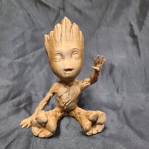 Baby Groot winkt Hallo