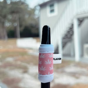 VAPE ペンケース、男性向けストーナーギフト、VAPE ペンカバー、大麻の葉プリント ピンク 通気性素材 VAPE カートリッジプロテクター