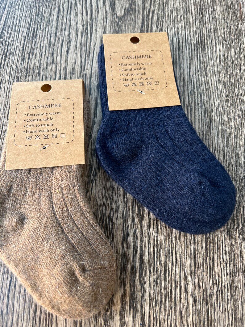 Cashmere baby socks 0-2 years navy / beige image 2