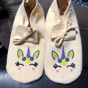 Einhorn Perlen Mokassins für Kinder - Wildleder