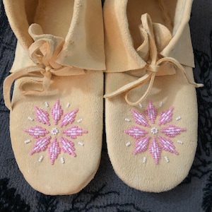 Handmade Traditional "Sunburst" Moccasins - Tanned Cowskin or German Tanned Buckskin