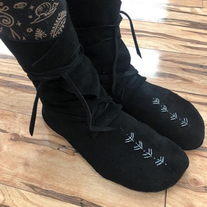 Handgemaakte traditionele mocassinlaarzen met kralen - gelooid rundleer