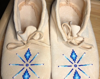 Mocasines tradicionales "Starshine" con cuentas, hechos a mano - Piel de ante