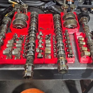 Bandeja organizadora para culata Pentastar 3.6 y soporte para árbol de levas (conjunto impreso en 3D)